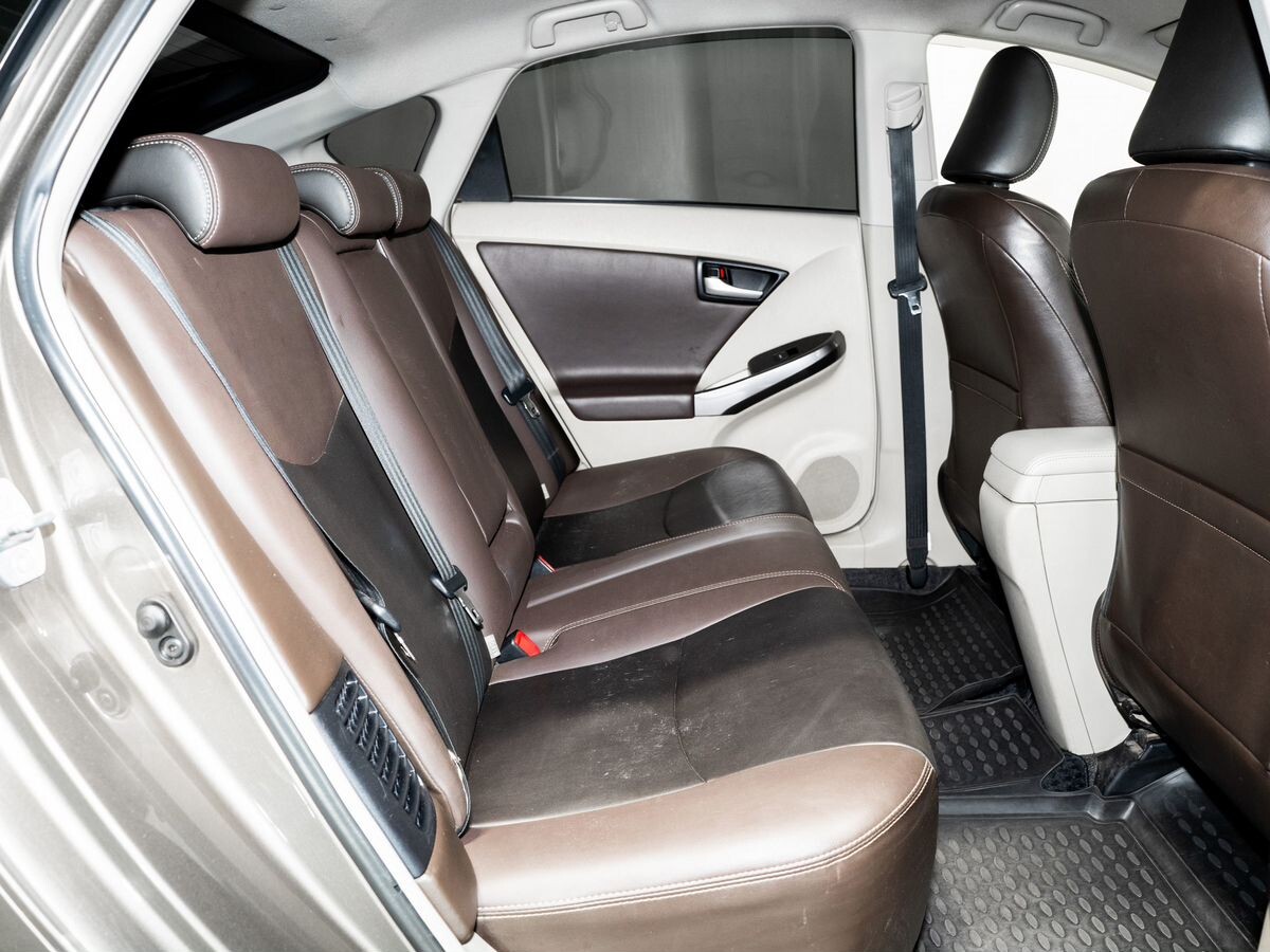 Toyota Prius 2013 - фото автомобиля