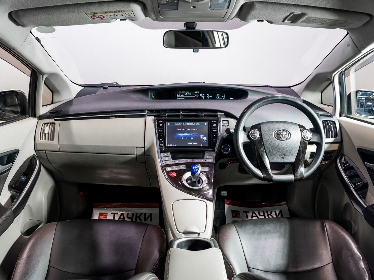 Toyota Prius 2013 - фото автомобиля