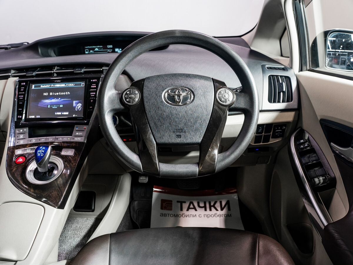 Toyota Prius 2013 - фото автомобиля