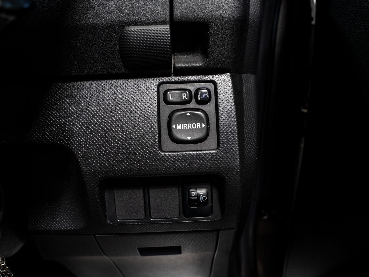 Toyota Ractis 2009 - фото автомобиля