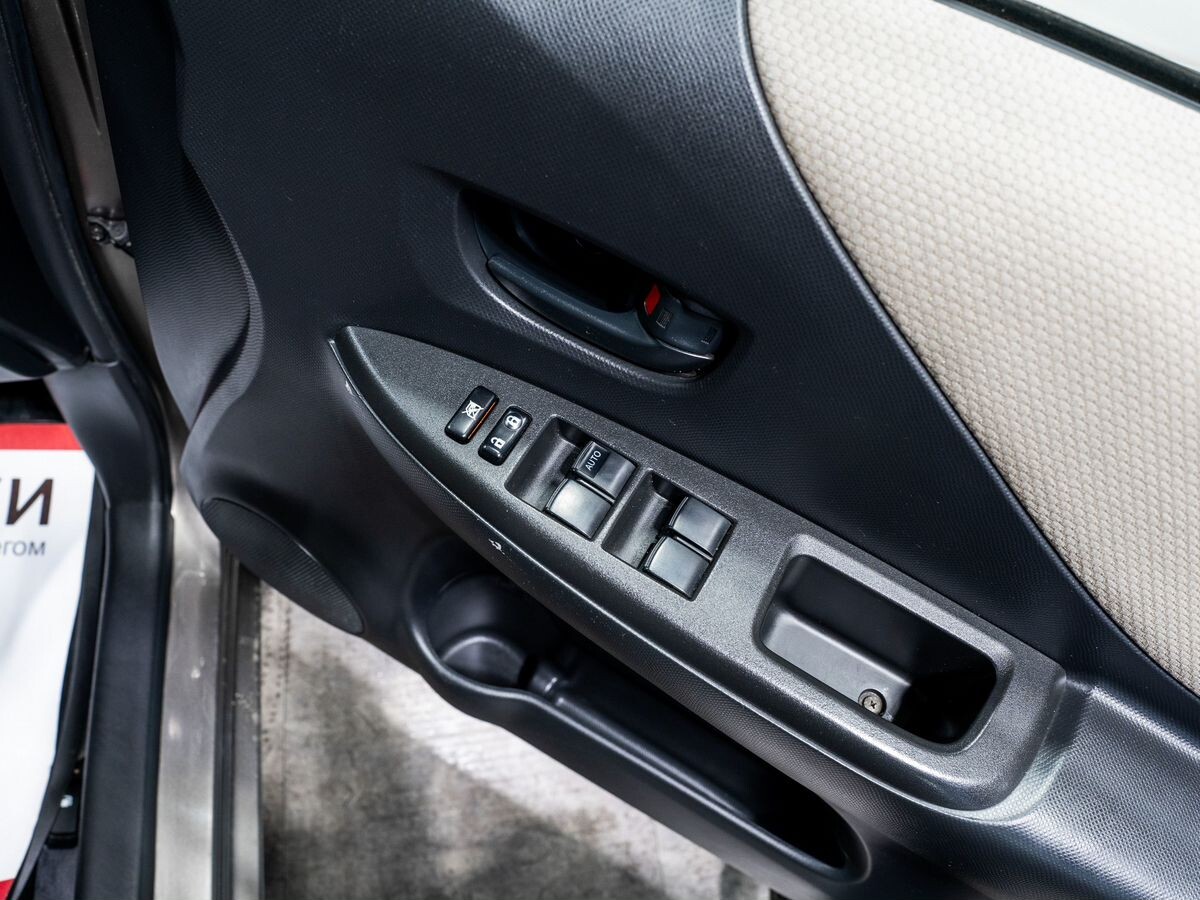 Toyota Ractis 2009 - фото автомобиля