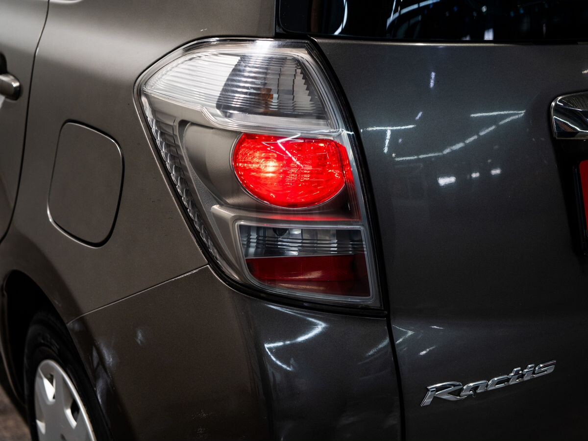 Toyota Ractis 2009 - фото автомобиля