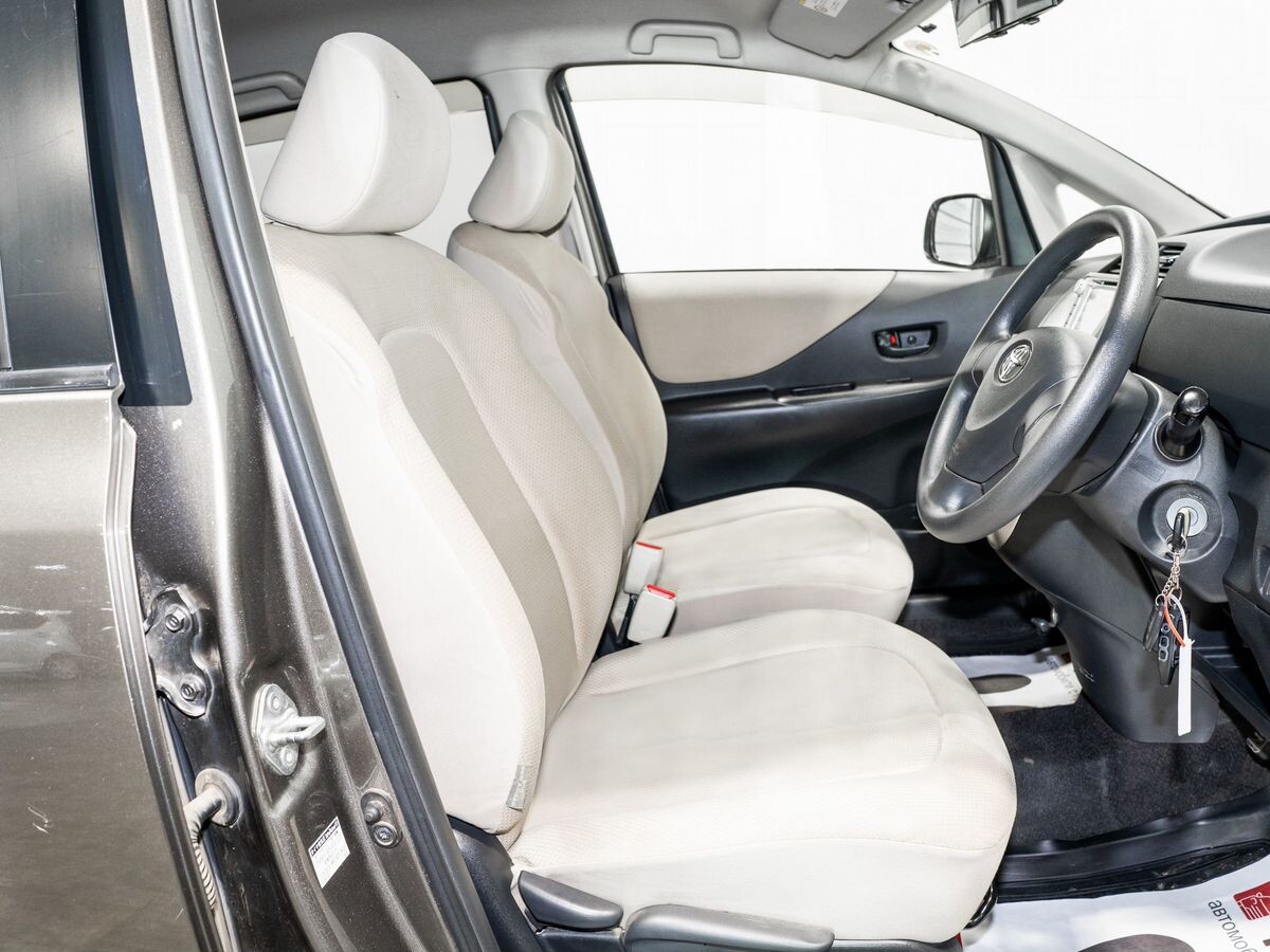 Toyota Ractis 2009 - фото автомобиля