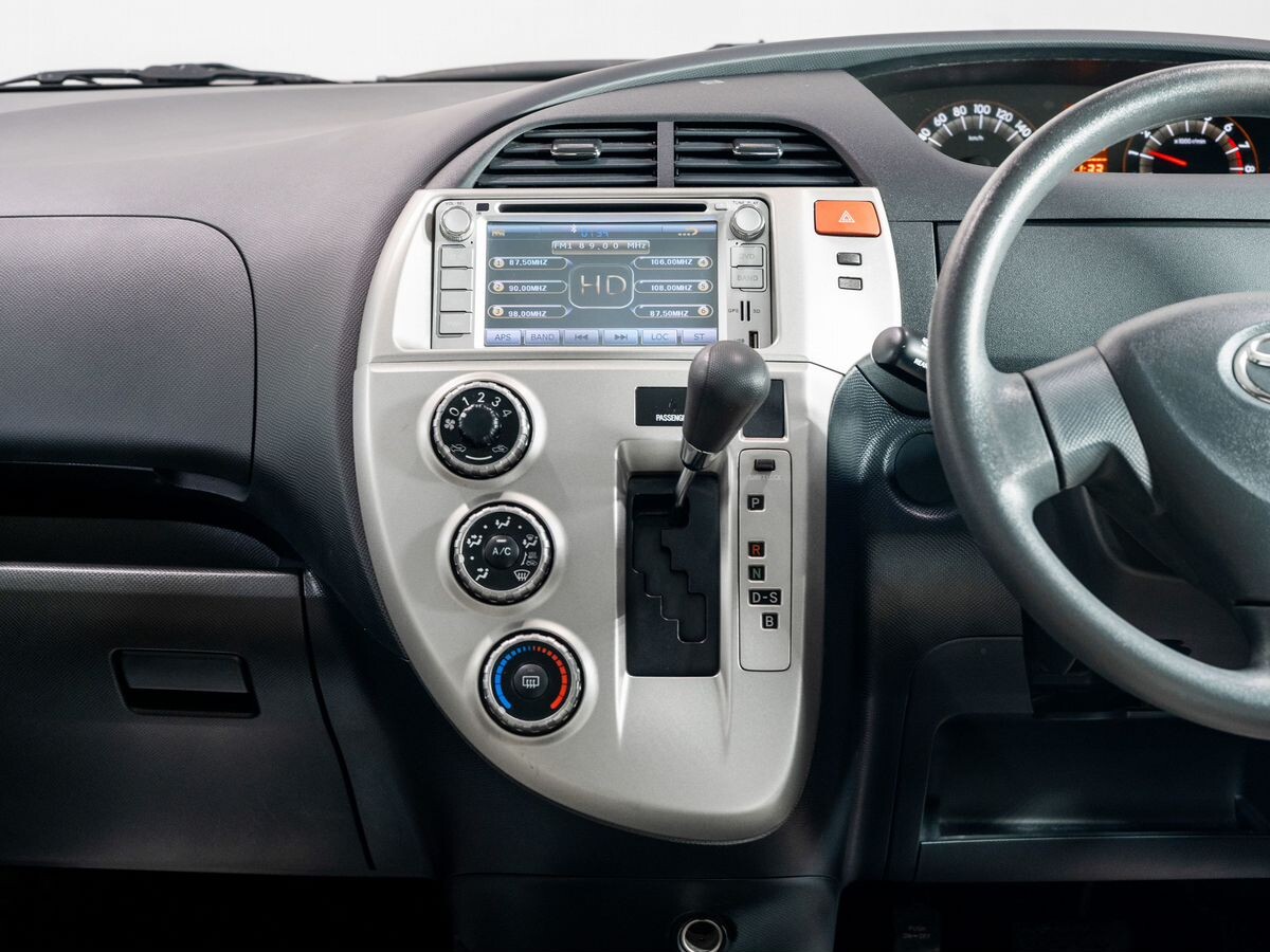 Toyota Ractis 2009 - фото автомобиля