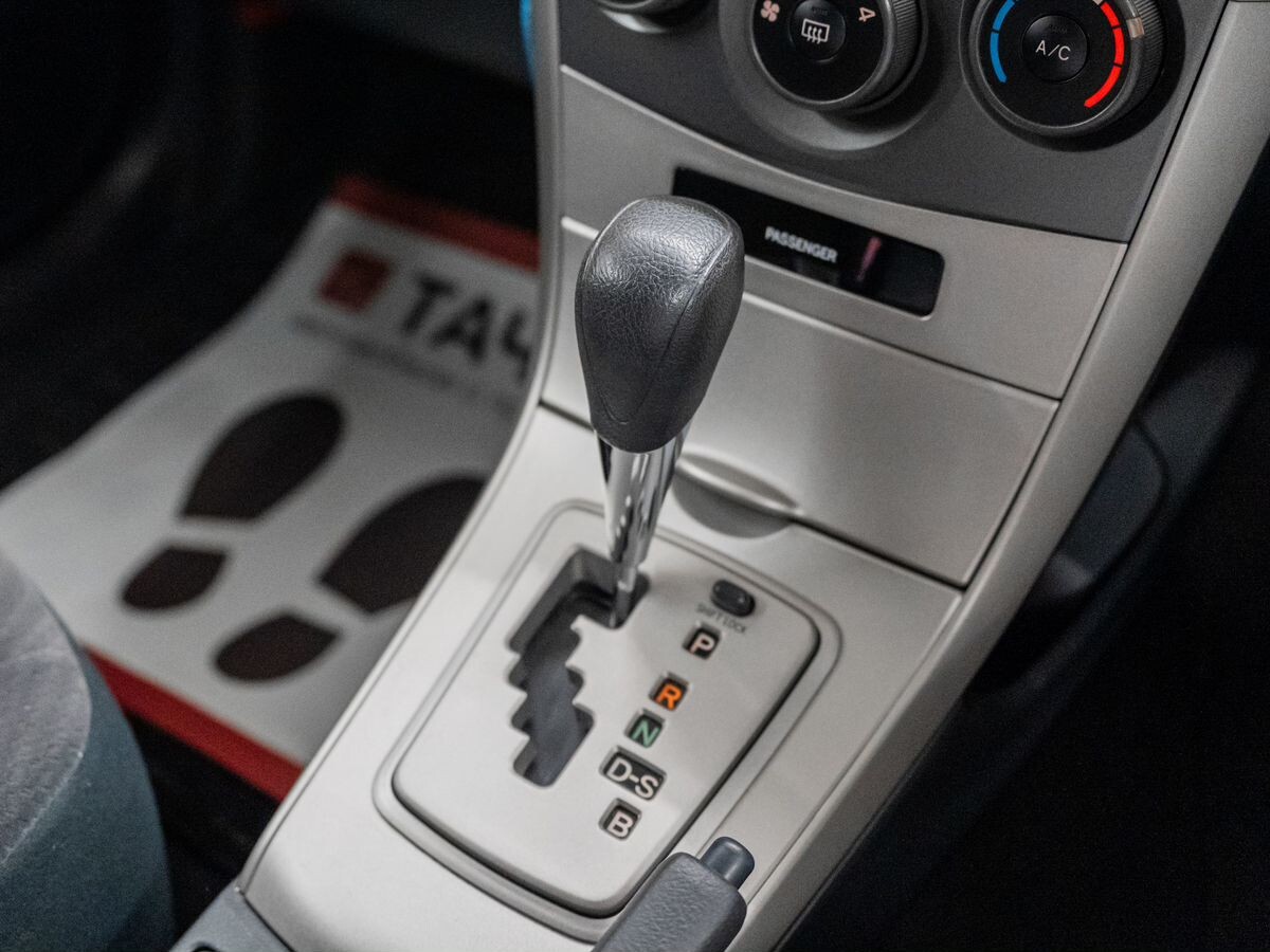 Toyota Corolla Fielder 2010 - фото автомобиля