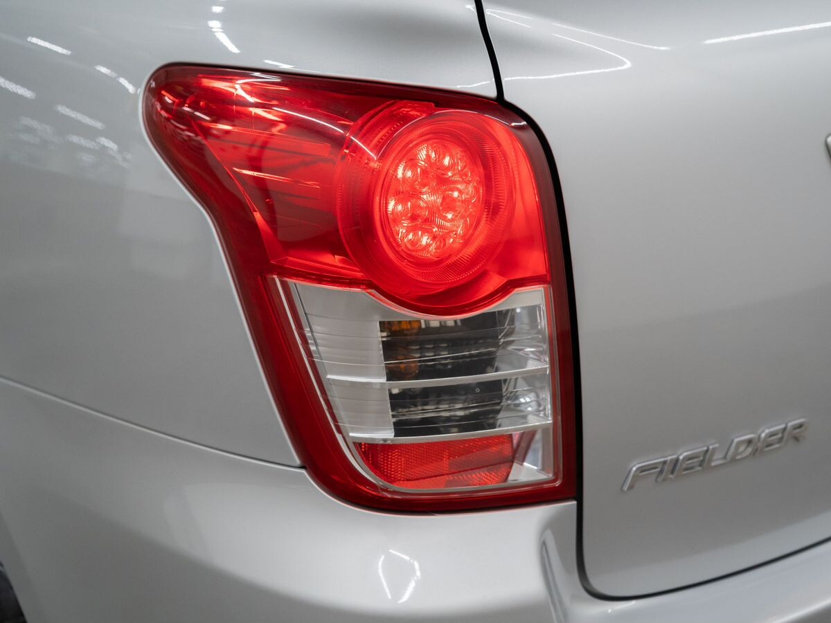 Toyota Corolla Fielder 2010 - фото автомобиля