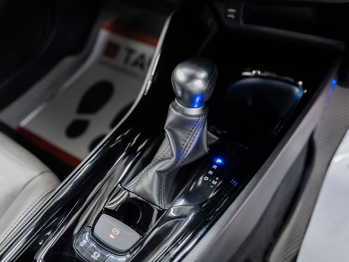 Toyota C-HR 2019 - фото автомобиля