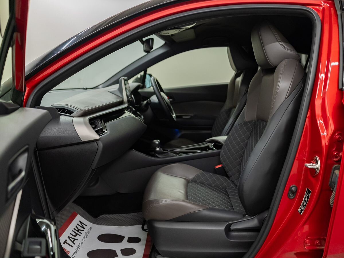 Toyota C-HR 2019 - фото автомобиля
