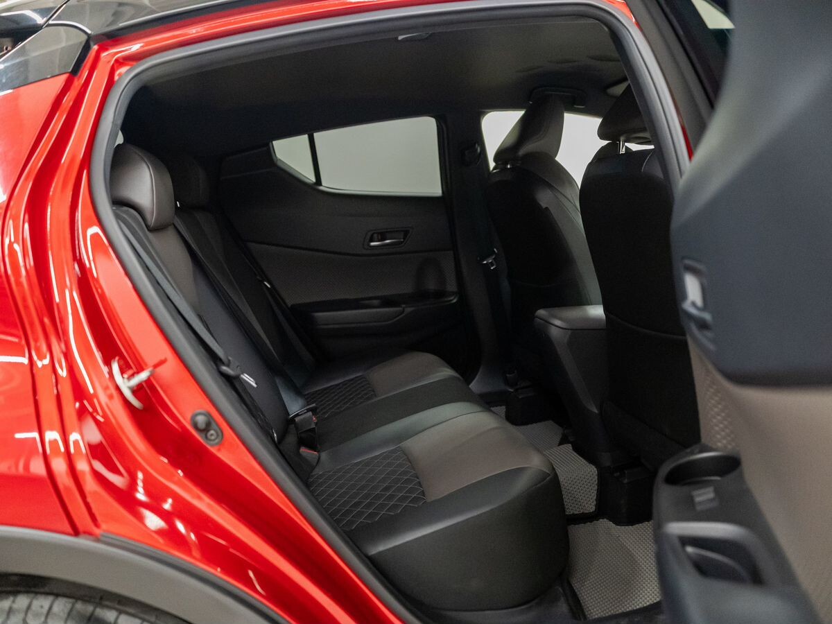 Toyota C-HR 2019 - фото автомобиля