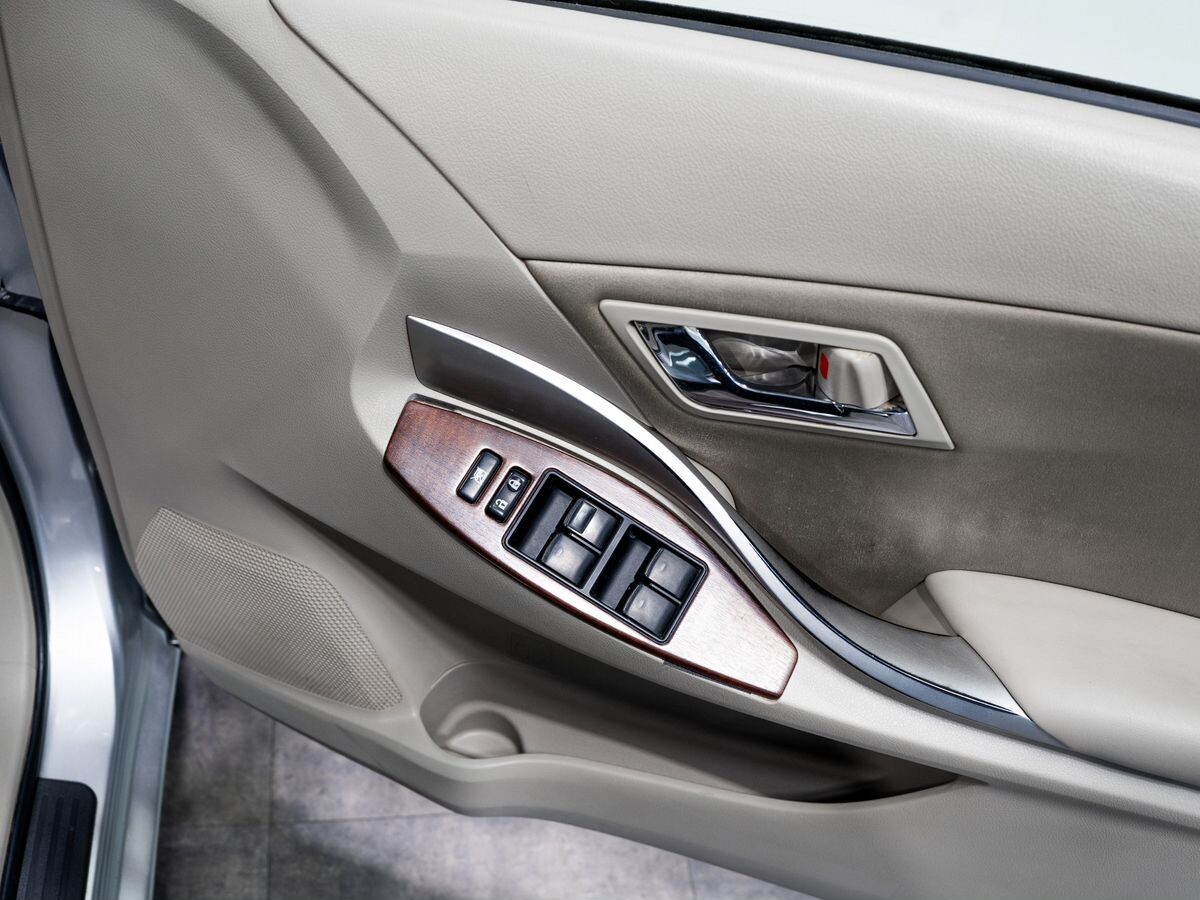 Toyota Premio 2011 - фото автомобиля