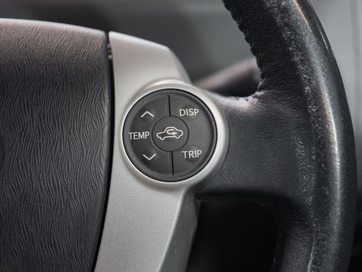 Toyota Prius Alpha 2013 - фото автомобиля