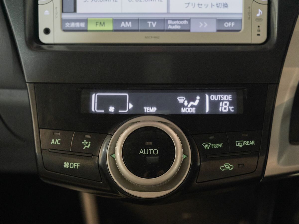 Toyota Prius Alpha 2013 - фото автомобиля