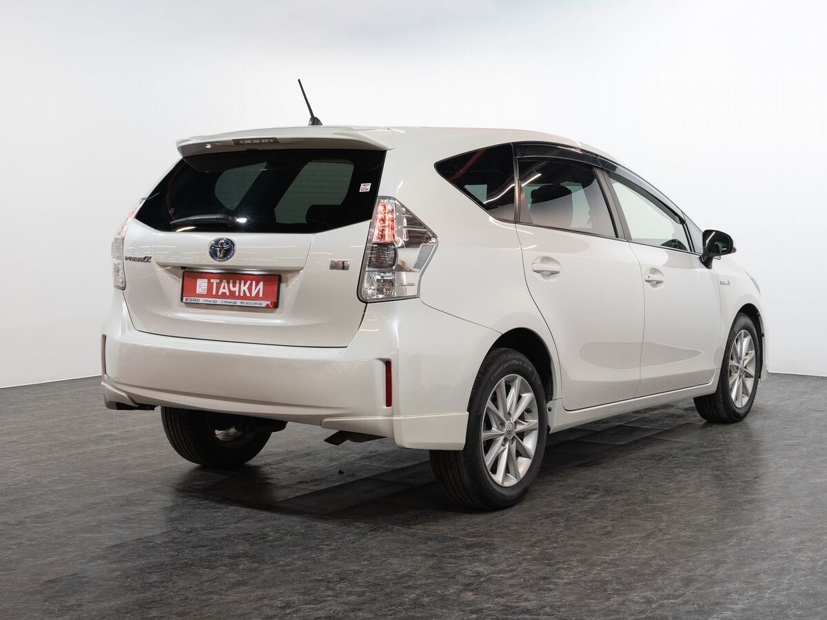 Toyota Prius Alpha 2013 - фото автомобиля