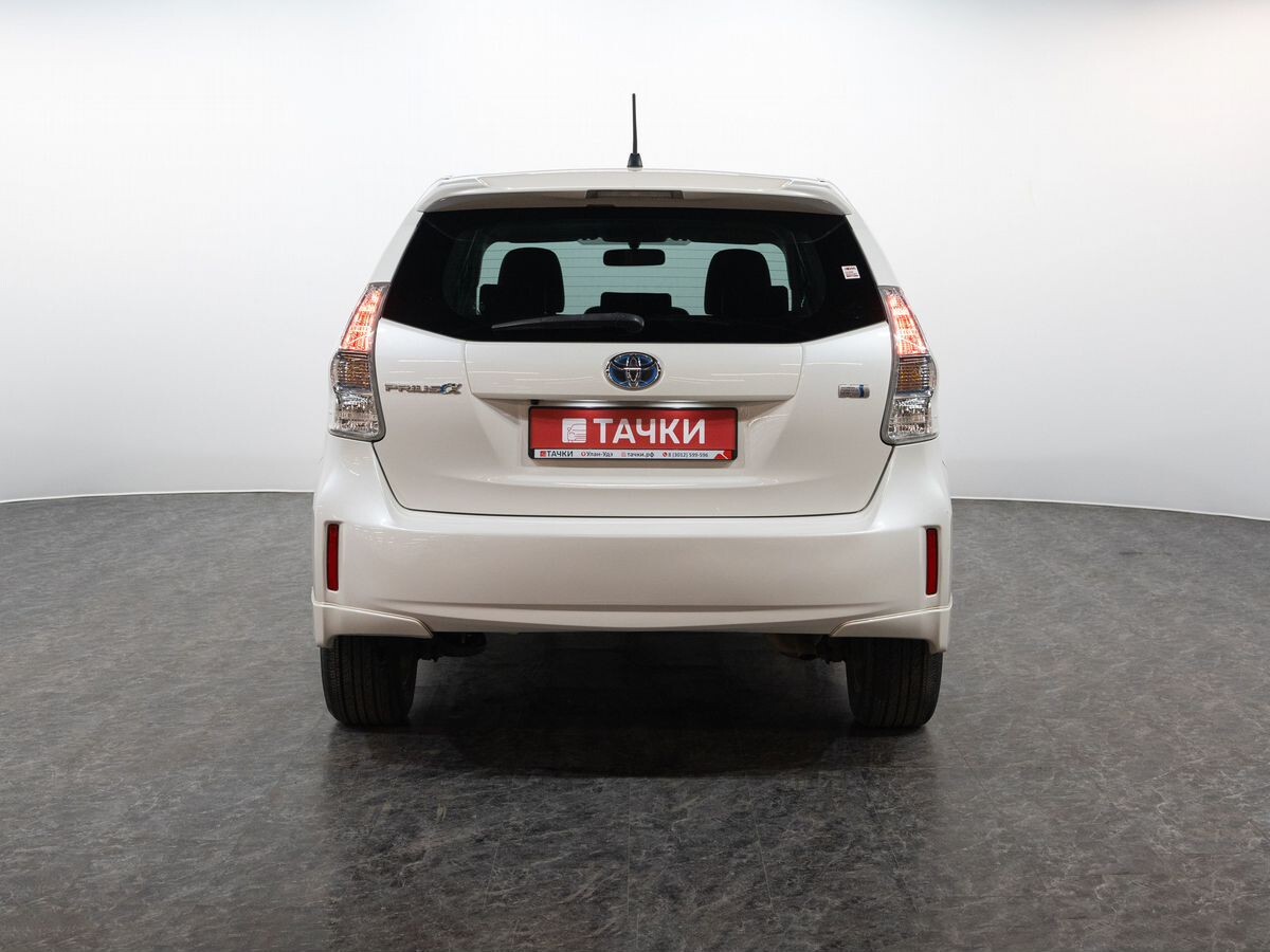 Toyota Prius Alpha 2013 - фото автомобиля