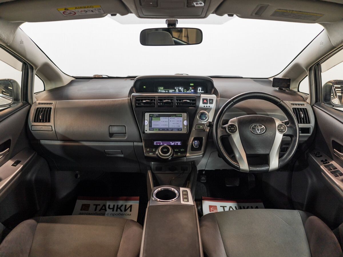 Toyota Prius Alpha 2013 - фото автомобиля