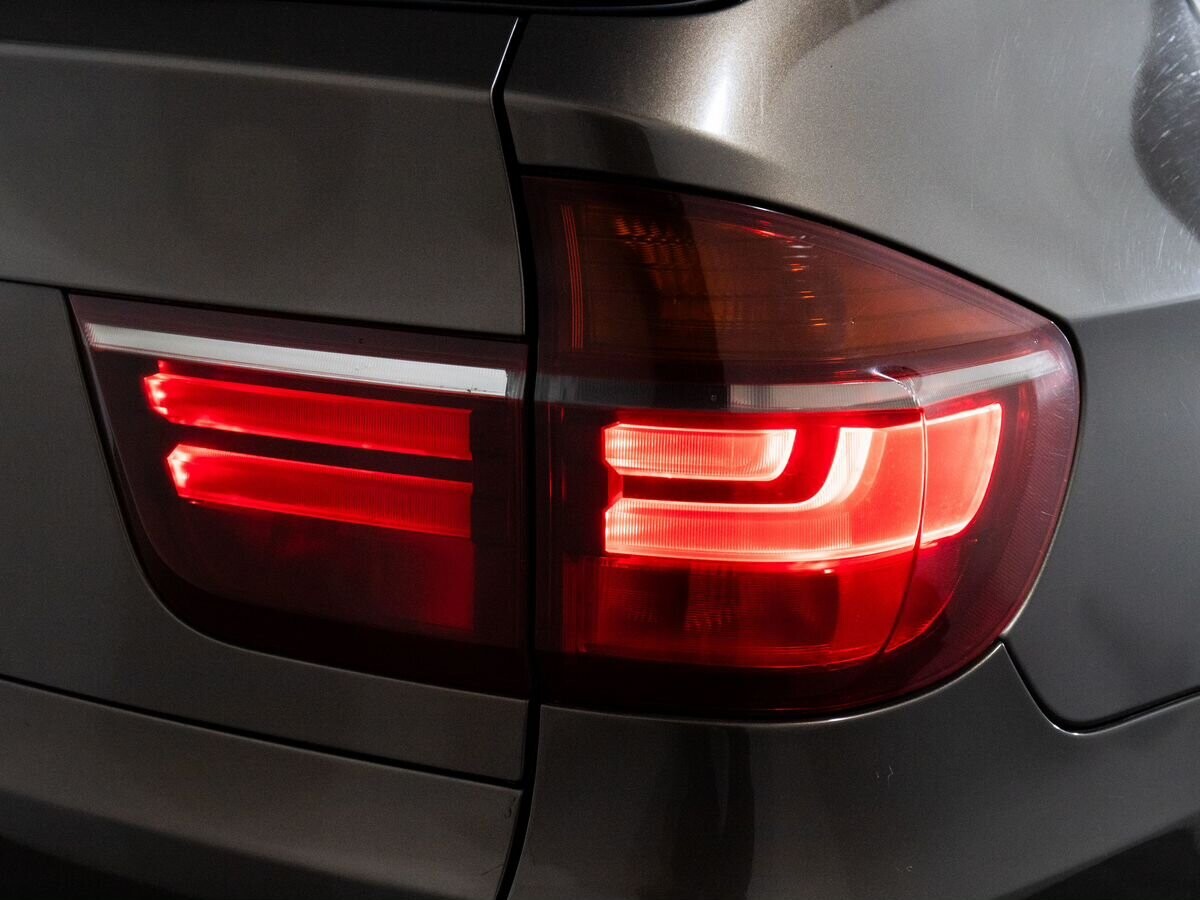 BMW X5 2011 - фото автомобиля
