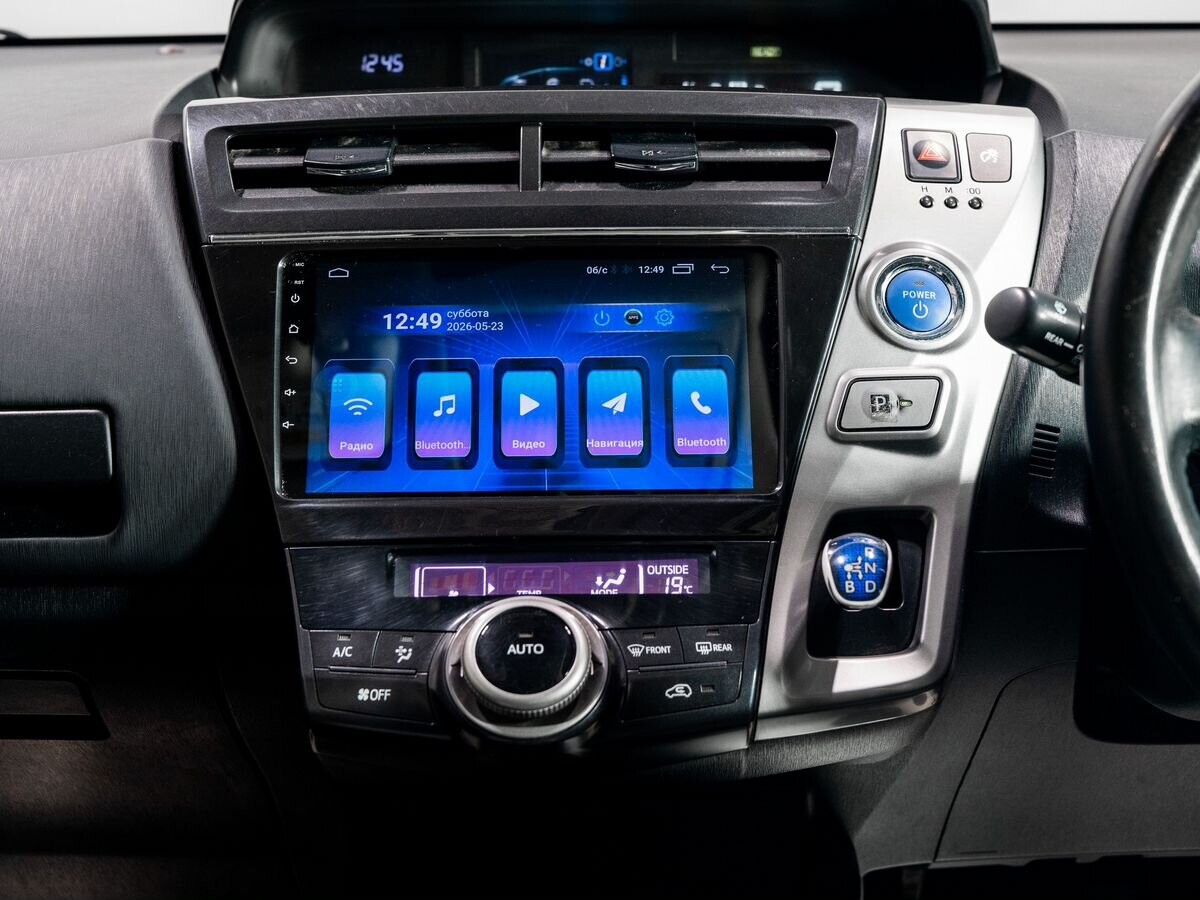 Toyota Prius Alpha 2016 - фото автомобиля