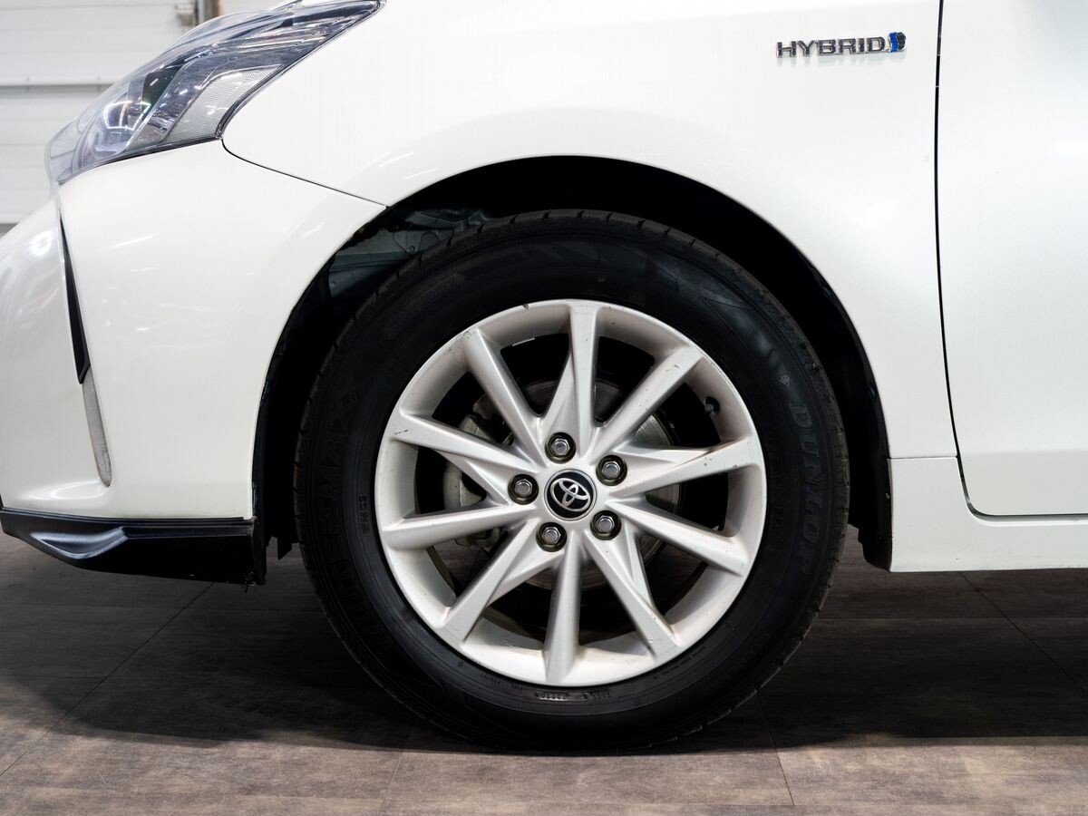 Toyota Prius Alpha 2016 - фото автомобиля