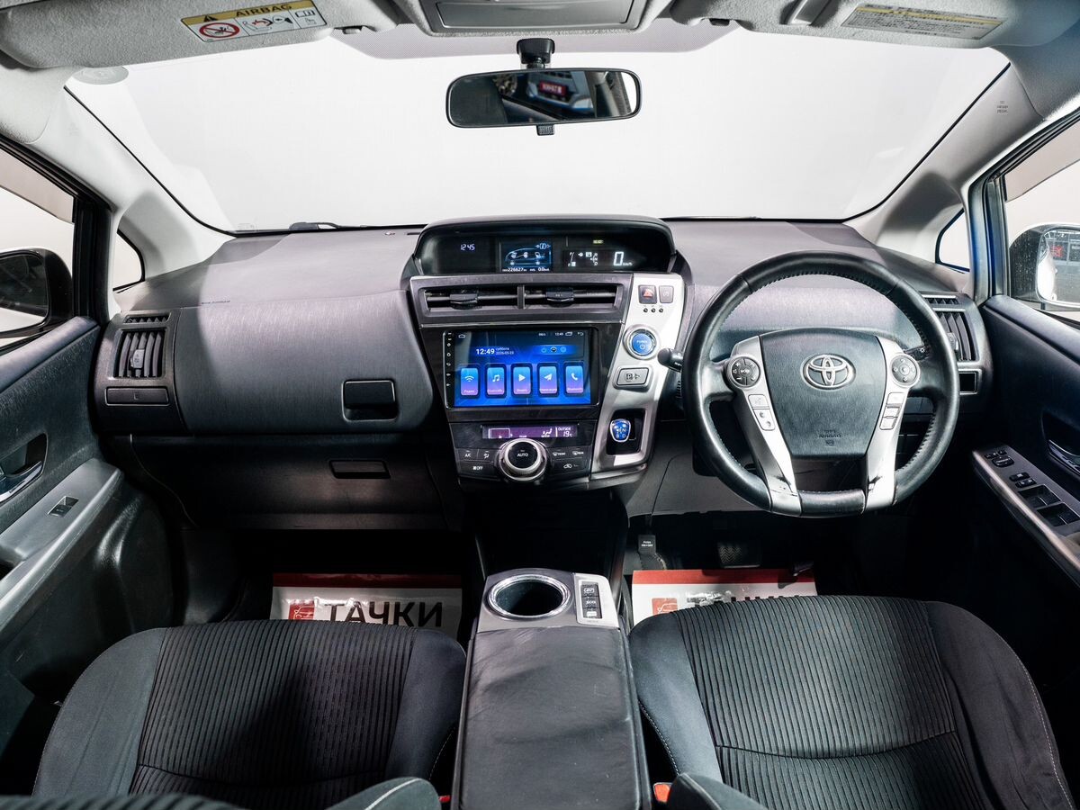 Toyota Prius Alpha 2016 - фото автомобиля