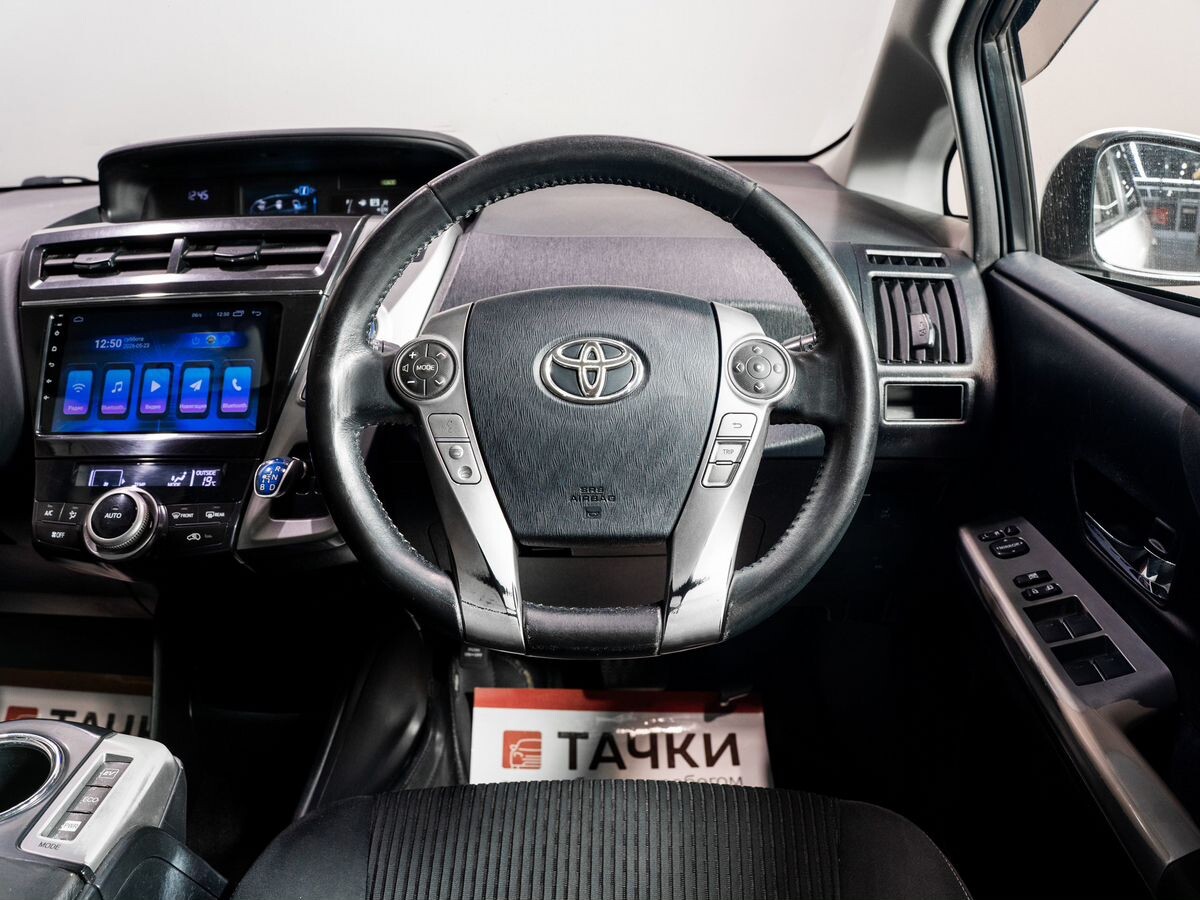 Toyota Prius Alpha 2016 - фото автомобиля