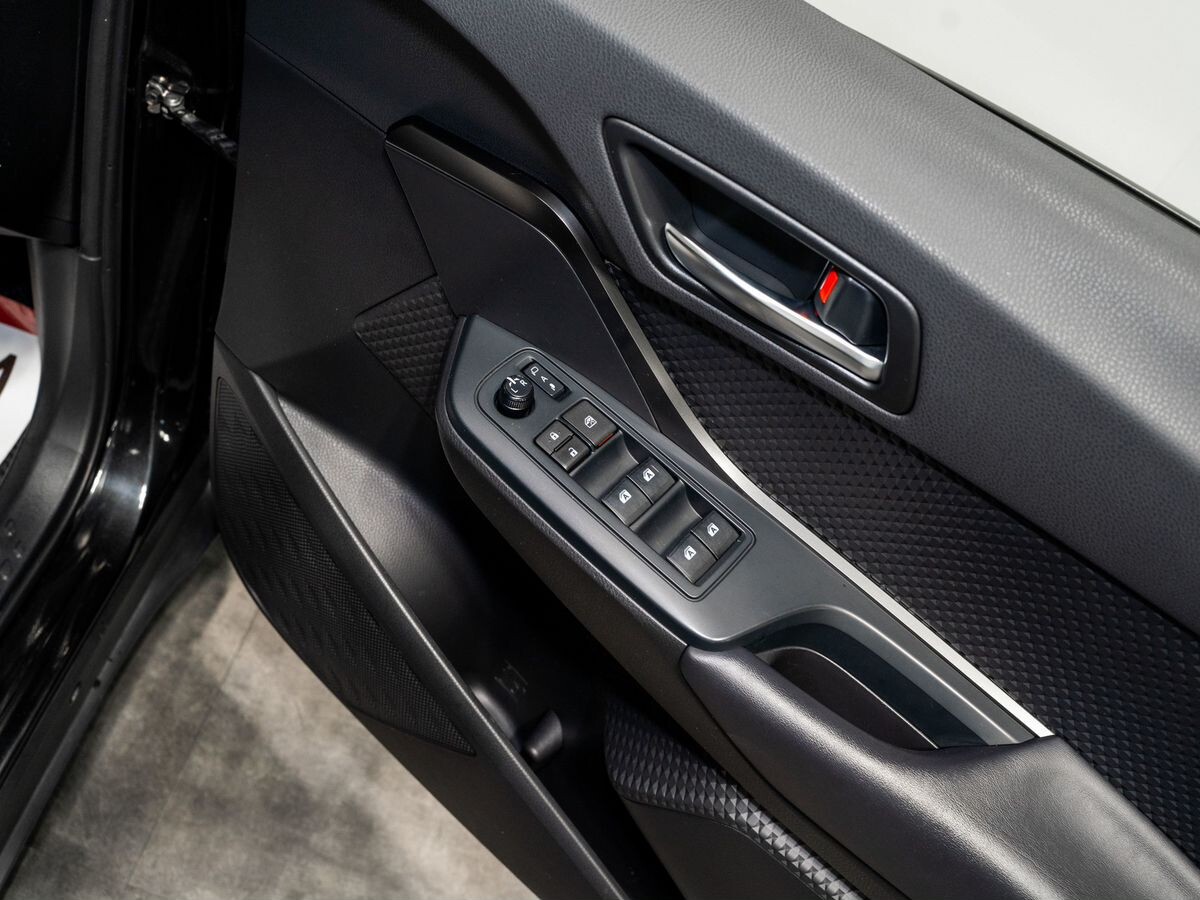 Toyota C-HR 2019 - фото автомобиля