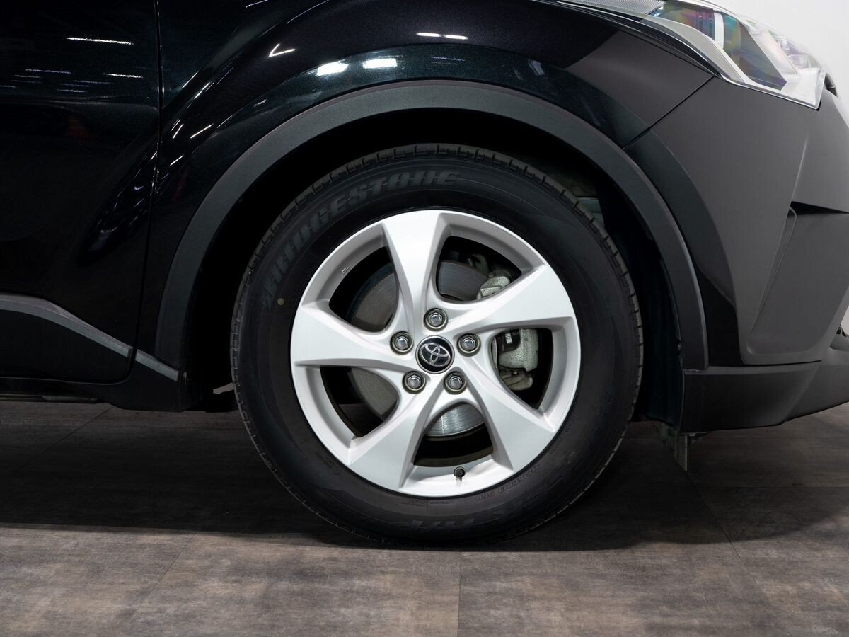 Toyota C-HR 2019 - фото автомобиля