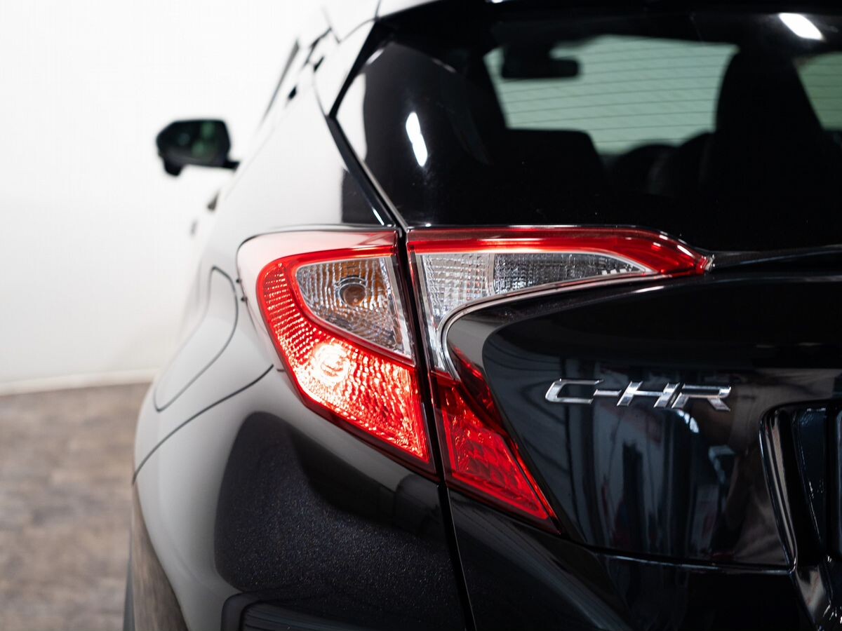 Toyota C-HR 2019 - фото автомобиля