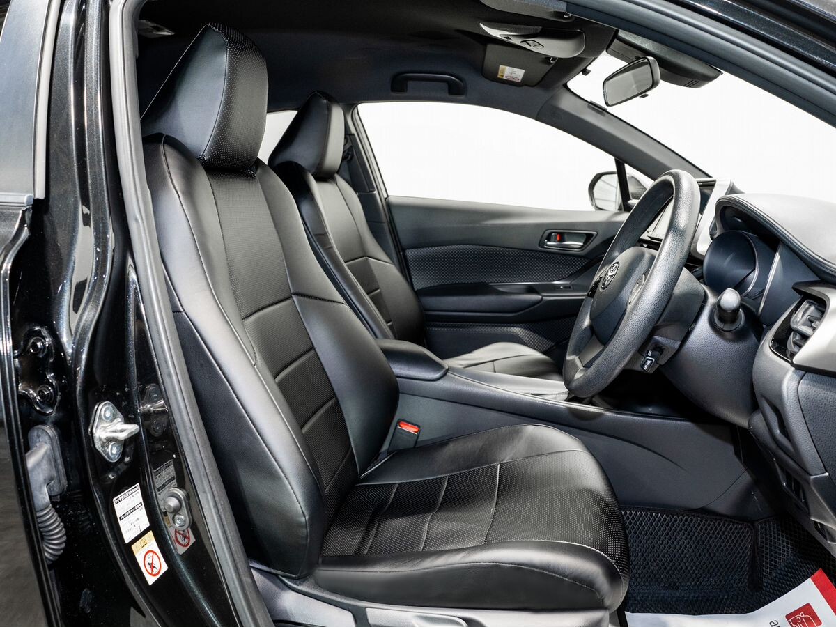 Toyota C-HR 2019 - фото автомобиля