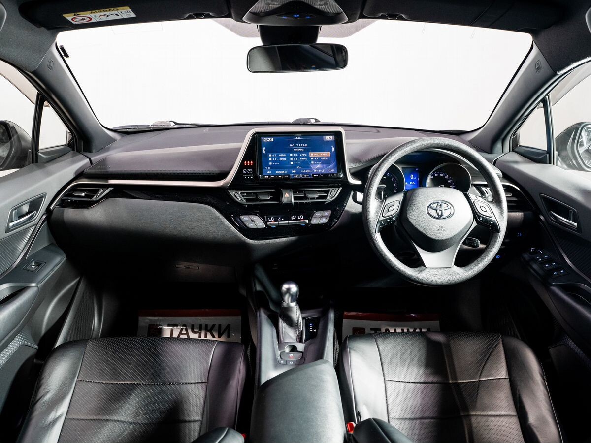 Toyota C-HR 2019 - фото автомобиля