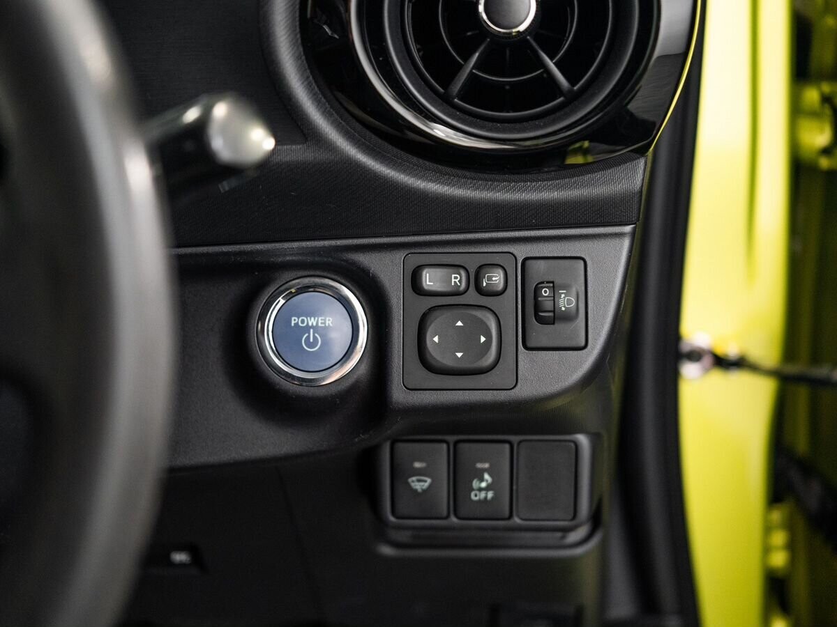 Toyota Aqua 2015 - фото автомобиля