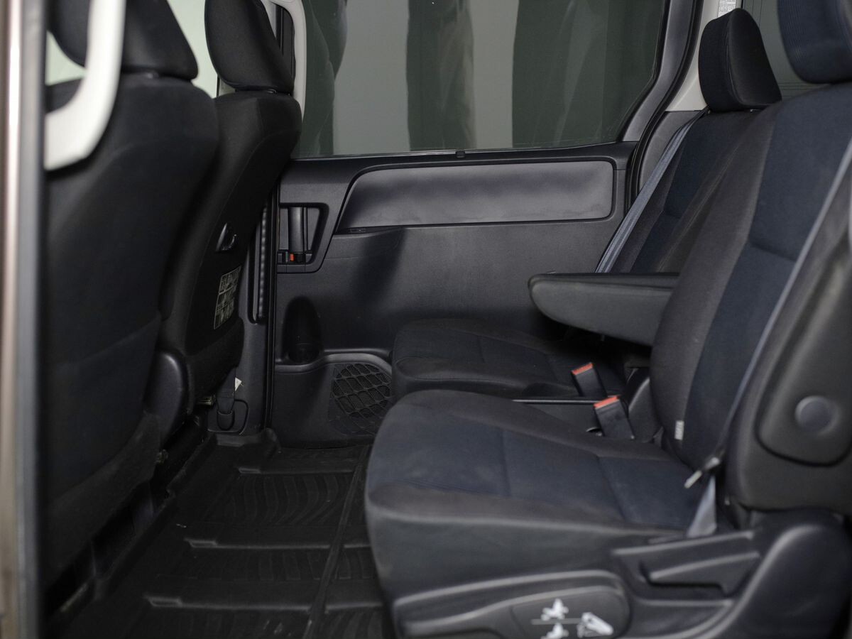 Toyota Noah 2014 - фото автомобиля