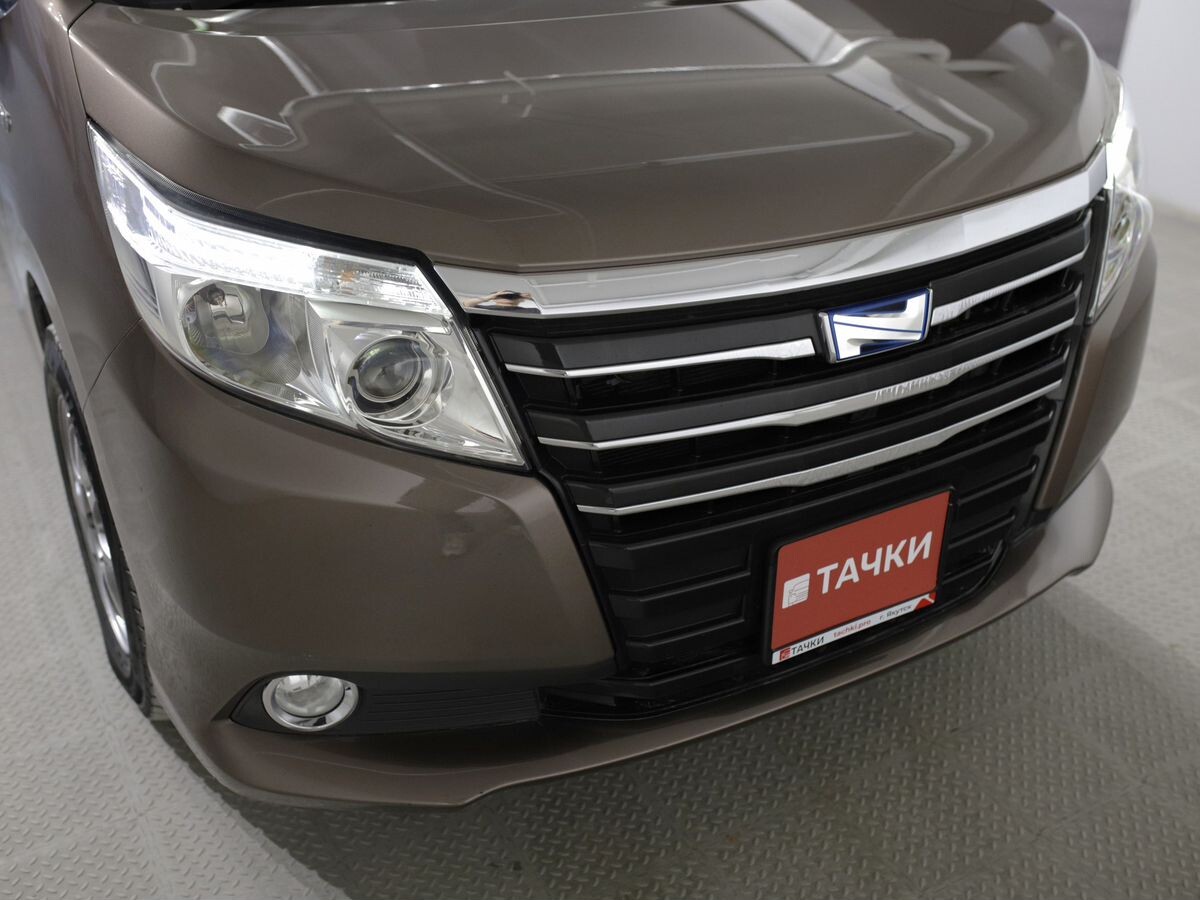 Toyota Noah 2014 - фото автомобиля
