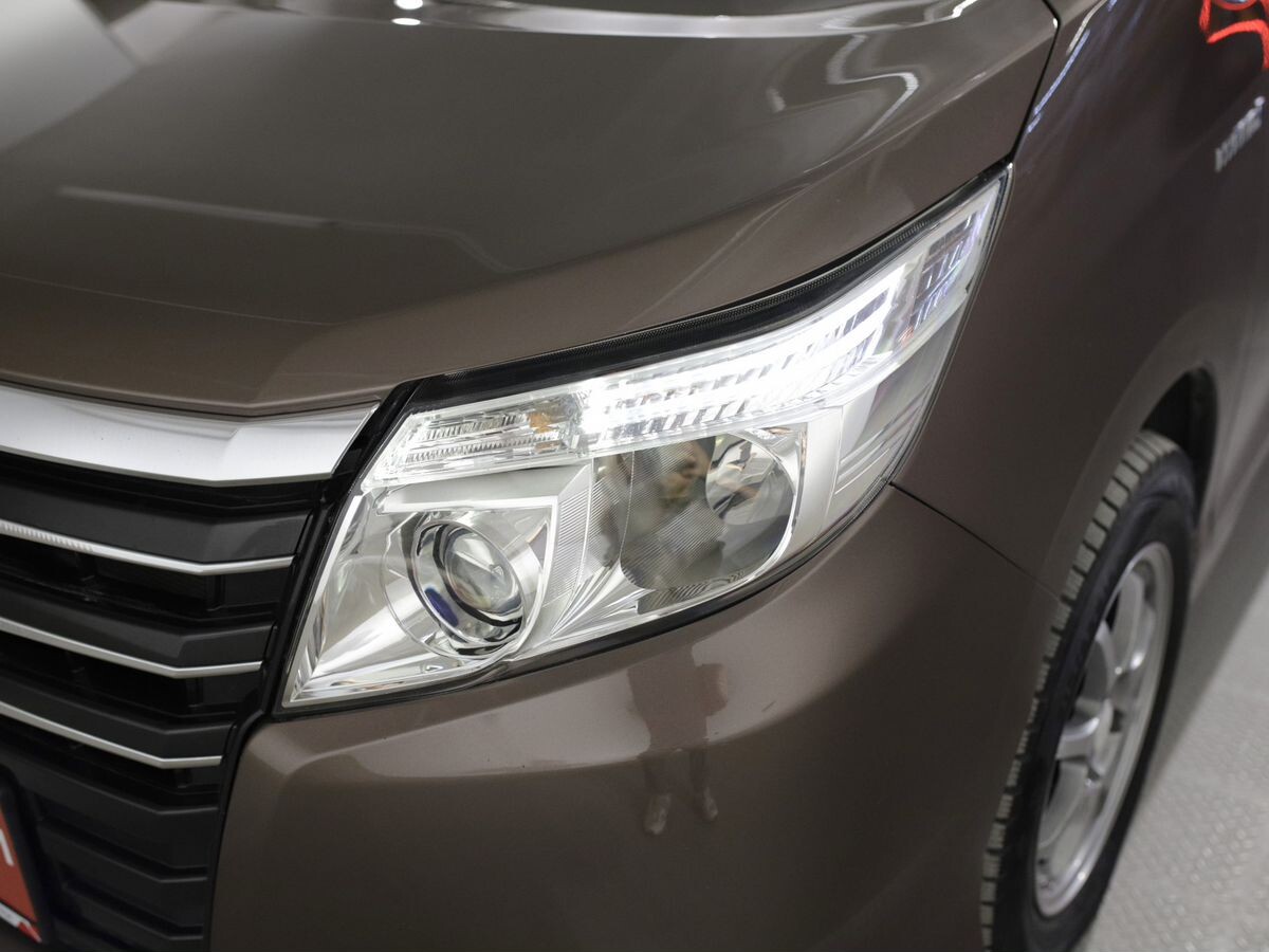 Toyota Noah 2014 - фото автомобиля