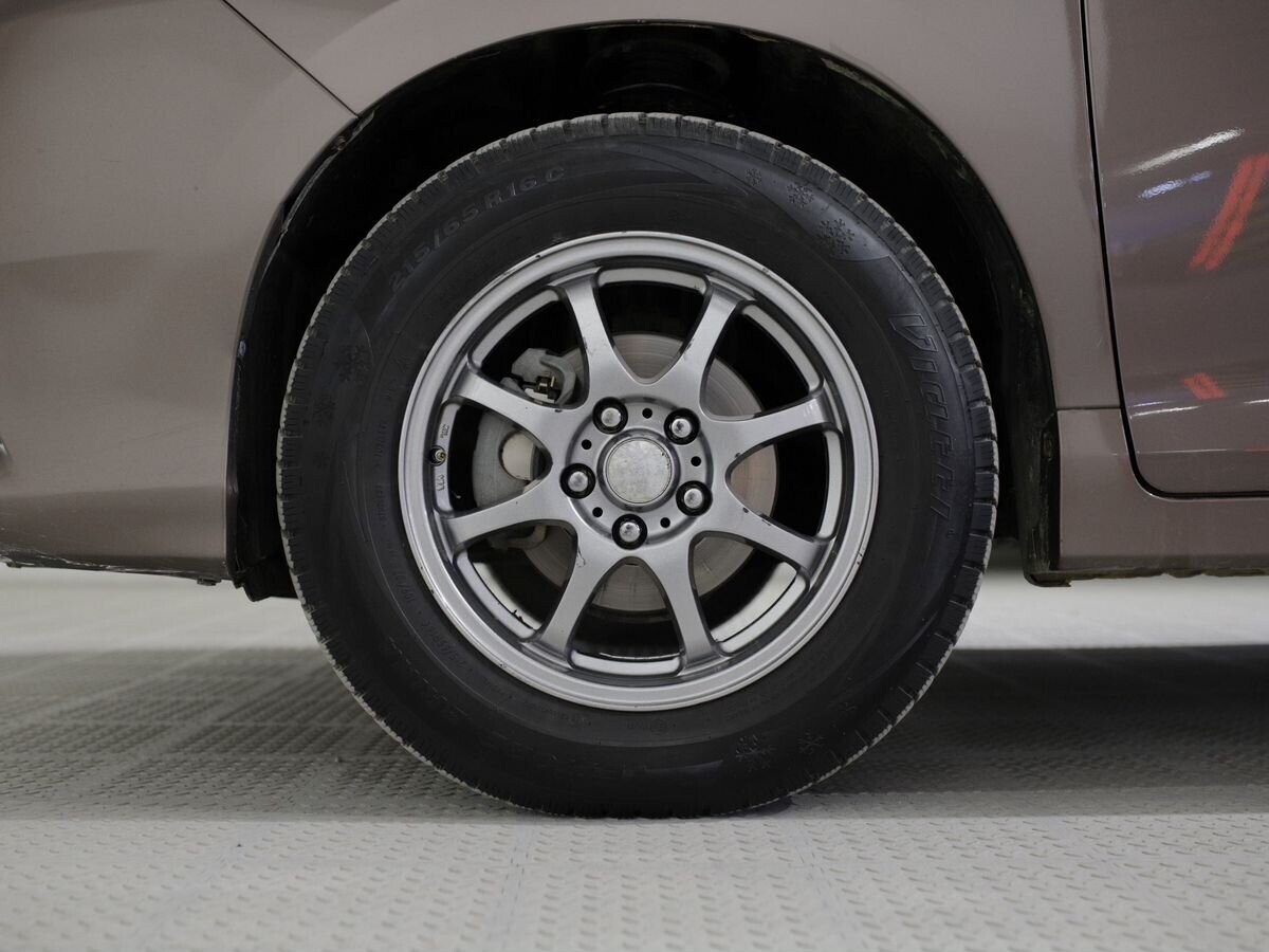 Toyota Noah 2014 - фото автомобиля
