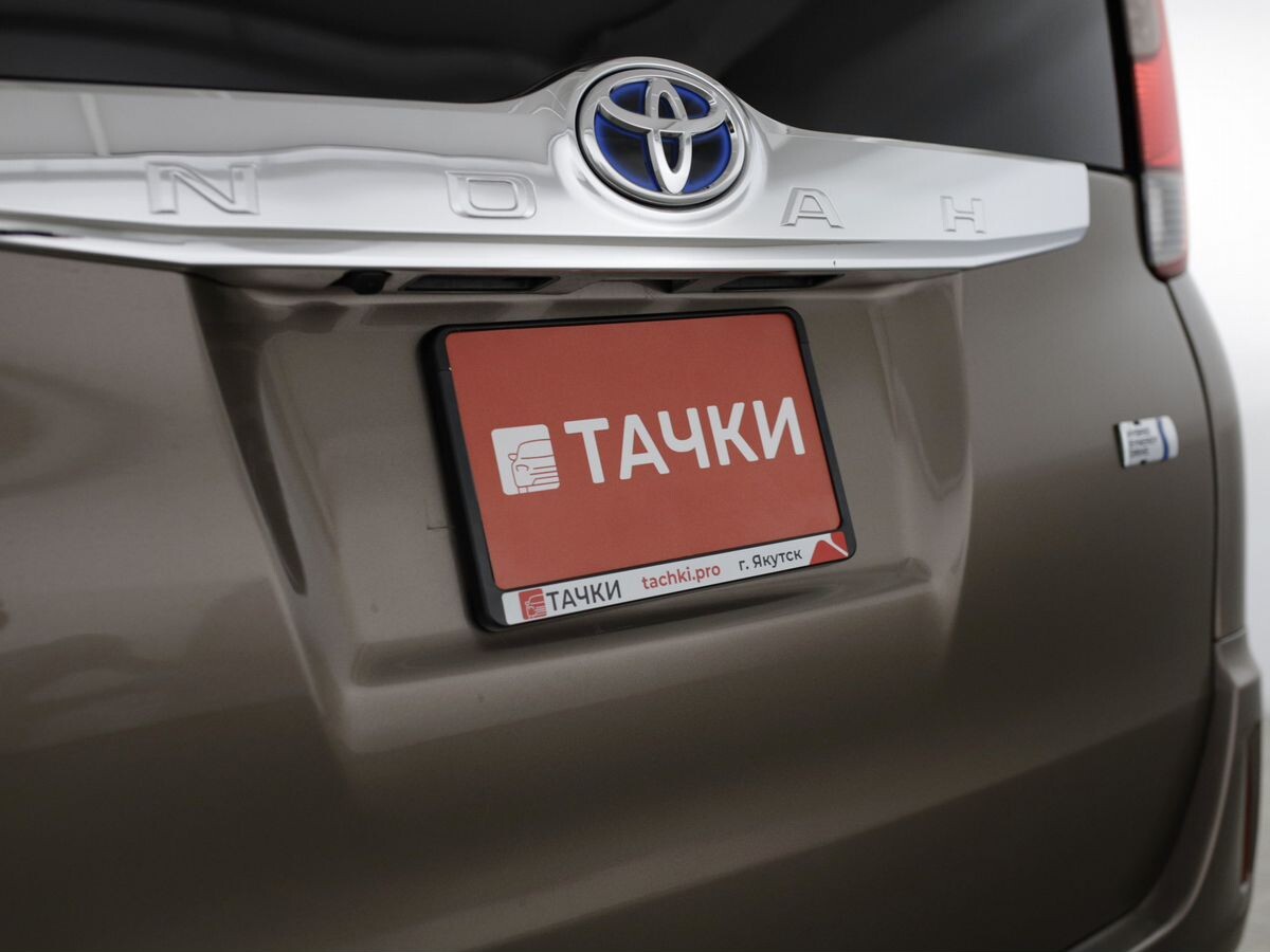 Toyota Noah 2014 - фото автомобиля