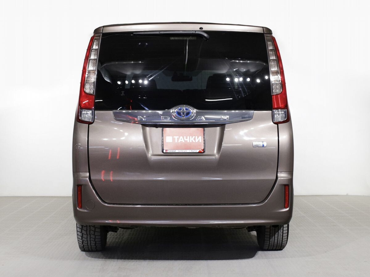 Toyota Noah 2014 - фото автомобиля