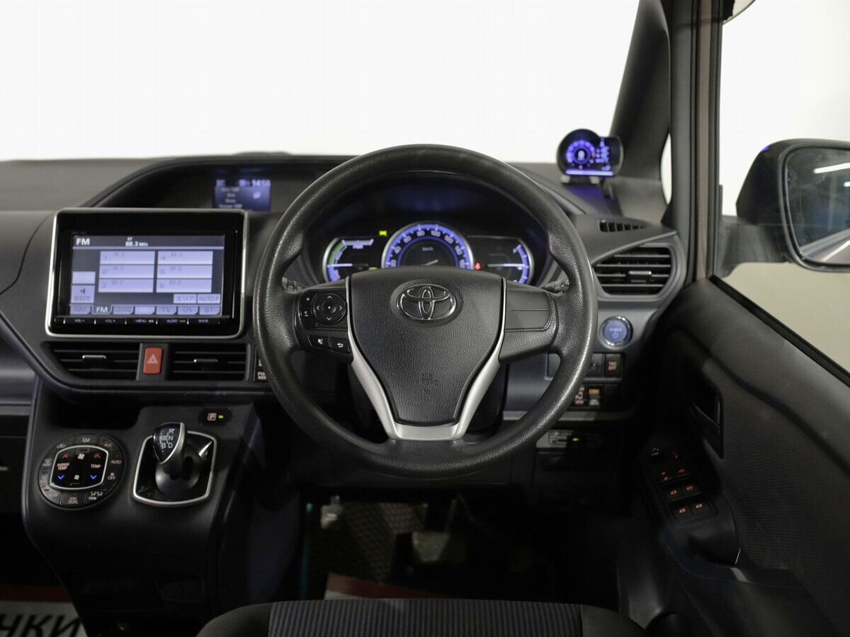 Toyota Noah 2014 - фото автомобиля