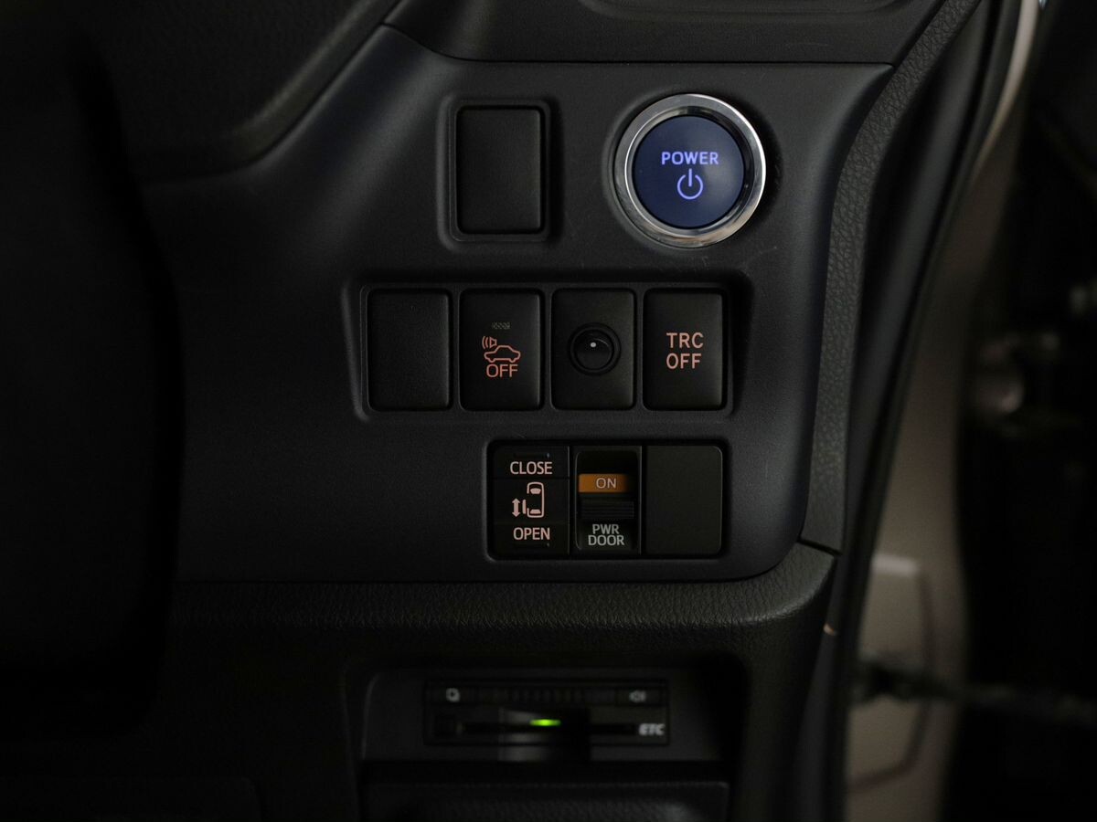 Toyota Noah 2014 - фото автомобиля