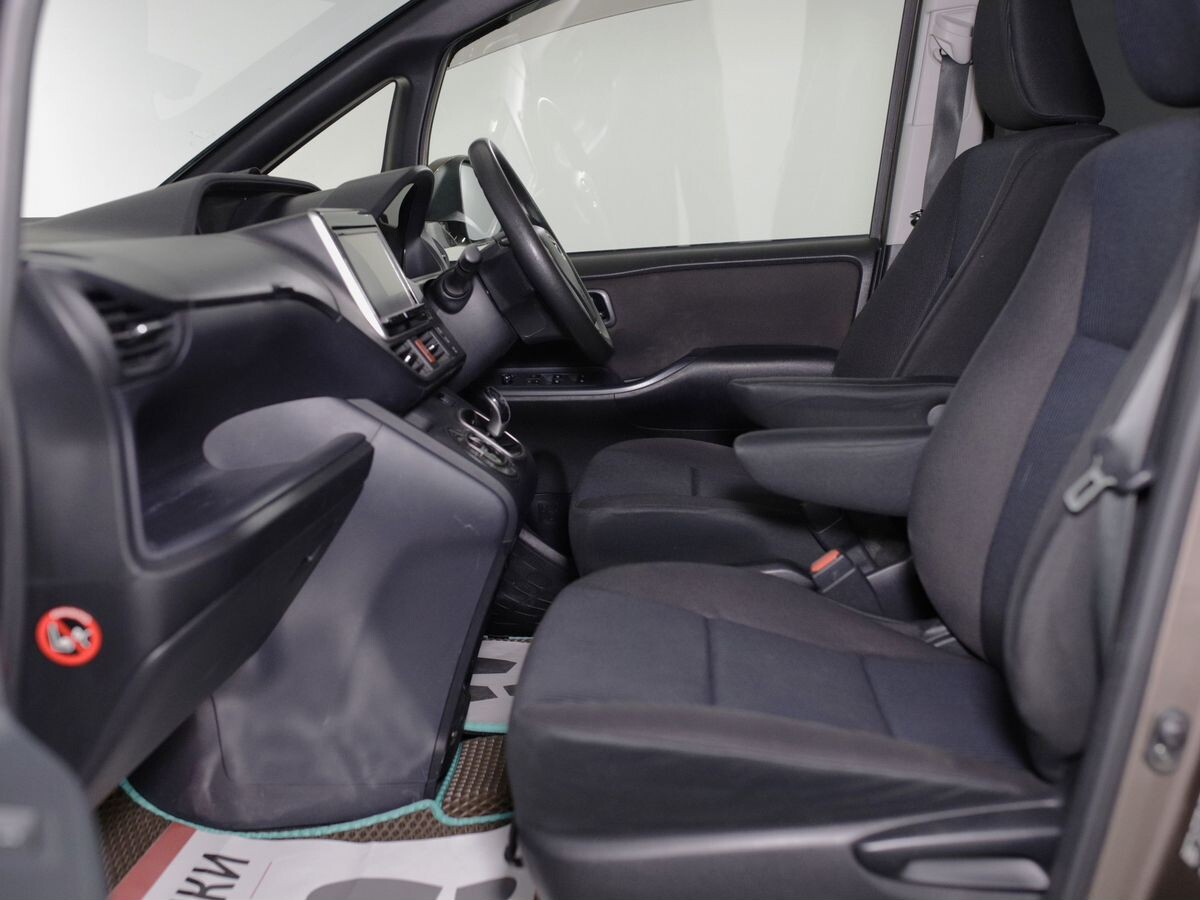 Toyota Noah 2014 - фото автомобиля
