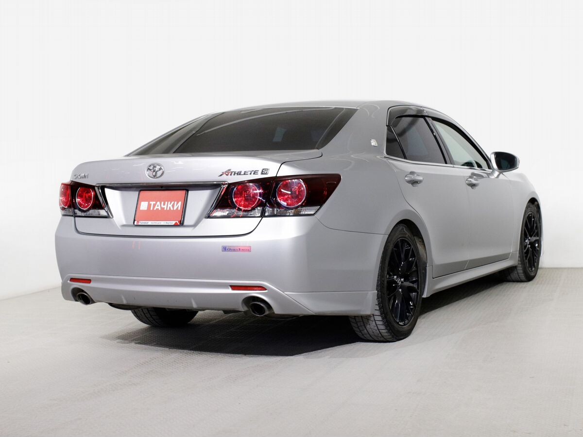 Toyota Crown 2016 - фото автомобиля