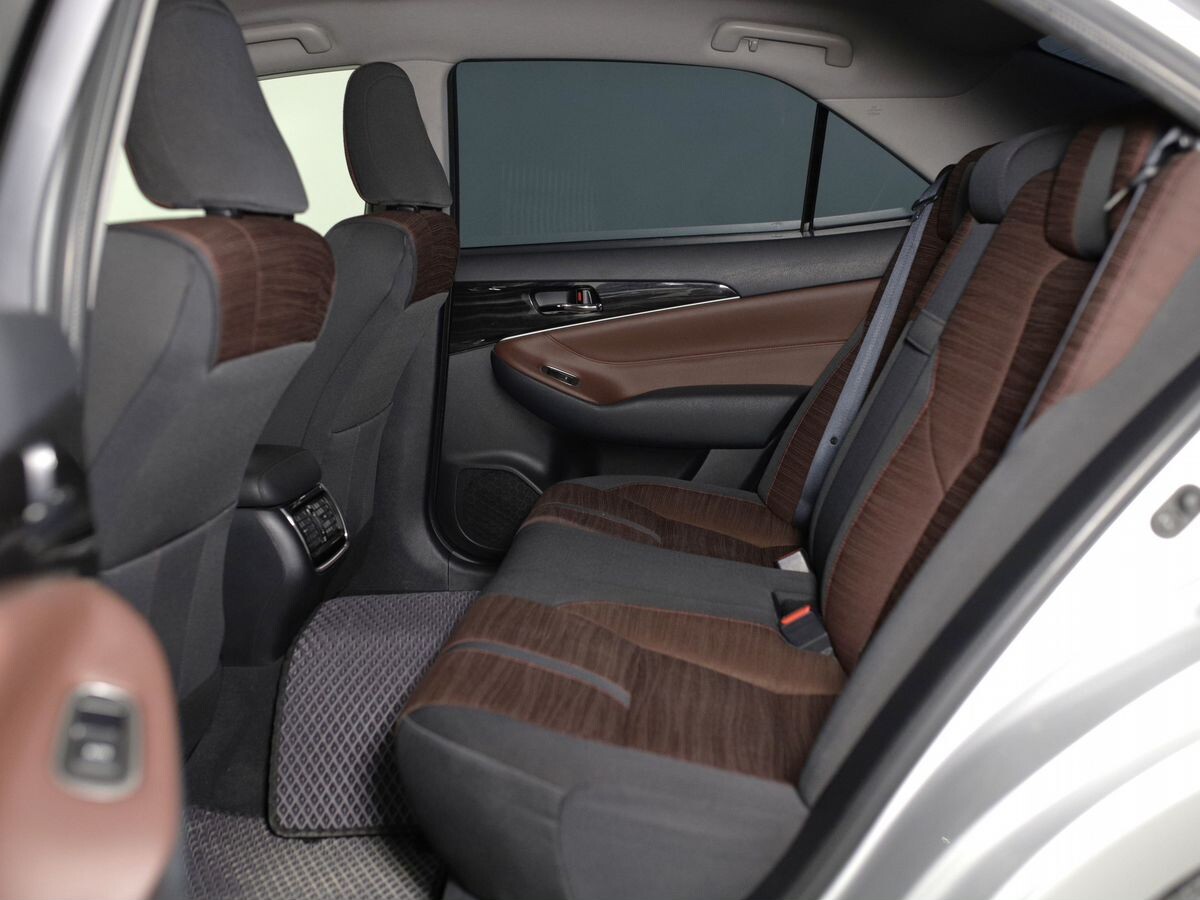 Toyota Crown 2016 - фото автомобиля