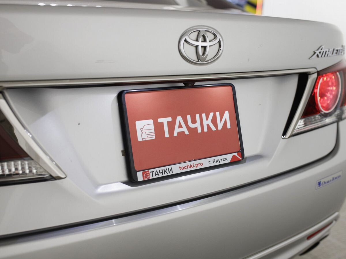 Toyota Crown 2016 - фото автомобиля