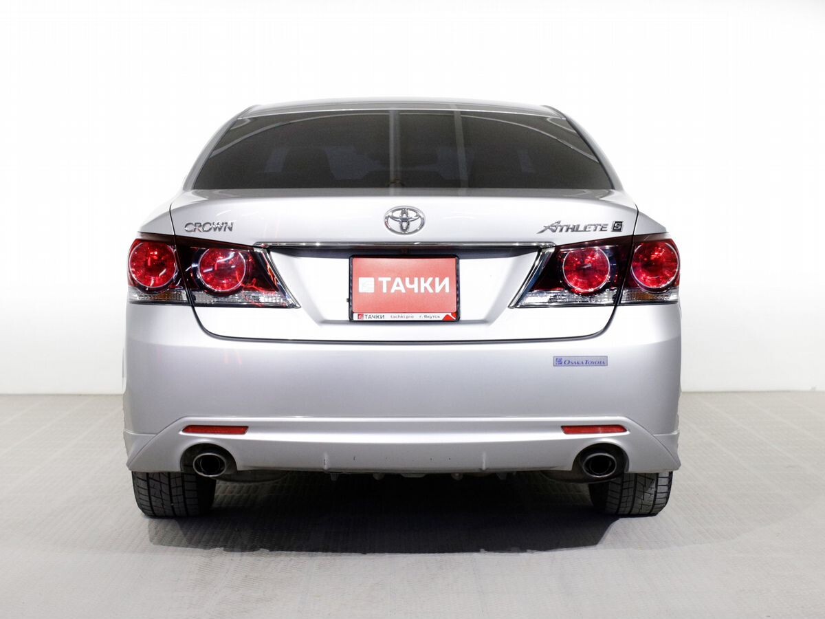 Toyota Crown 2016 - фото автомобиля