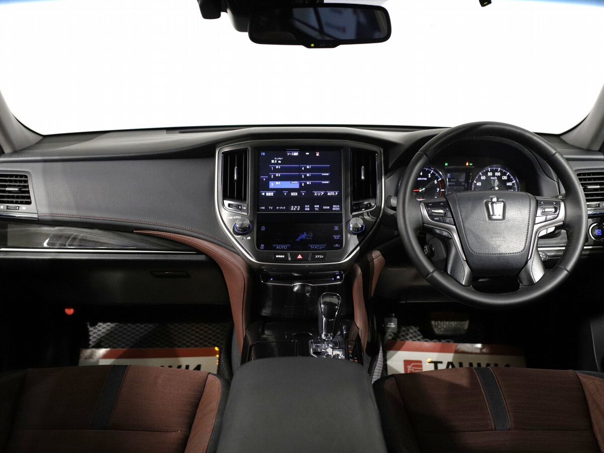 Toyota Crown 2016 - фото автомобиля