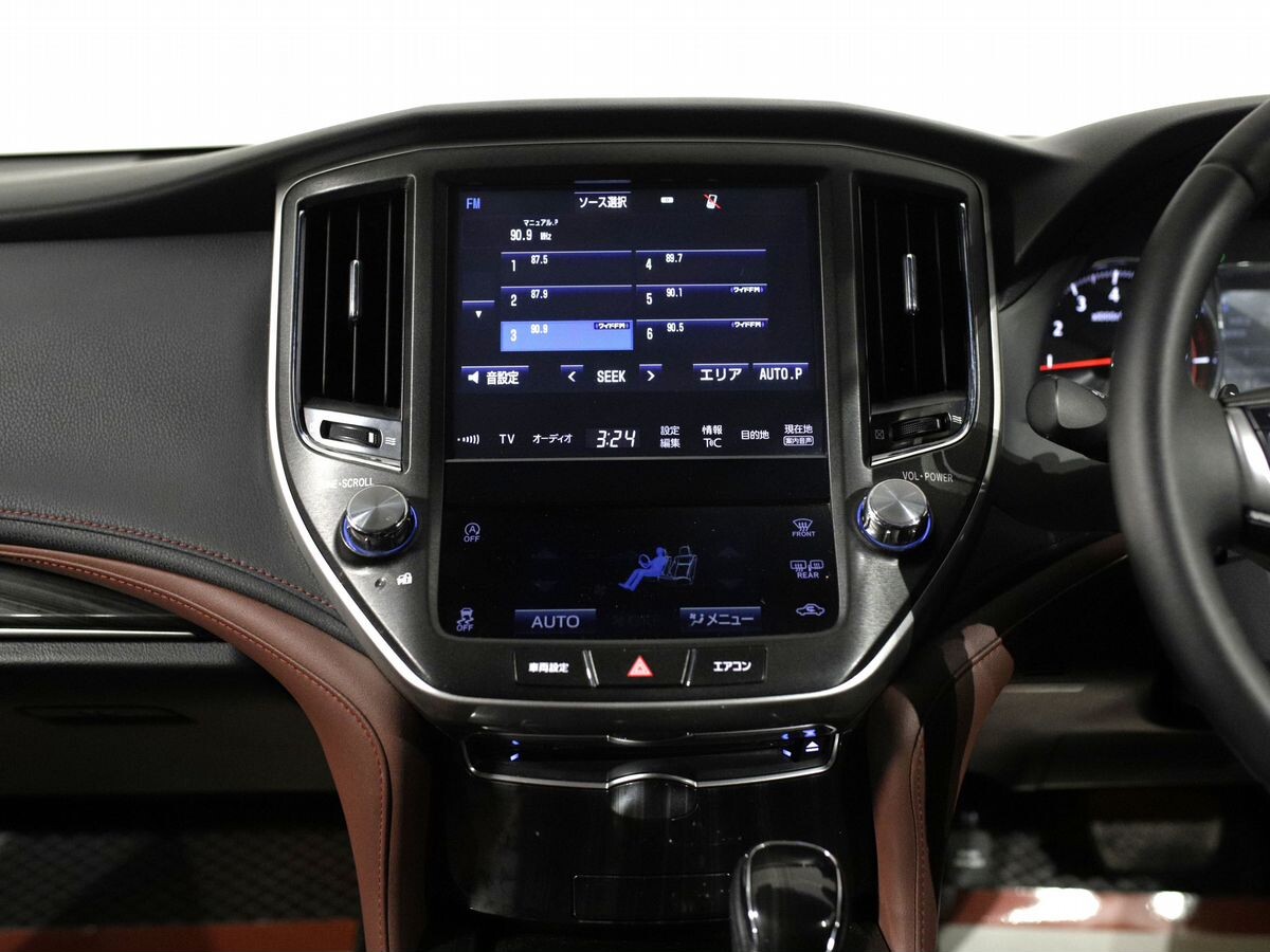 Toyota Crown 2016 - фото автомобиля