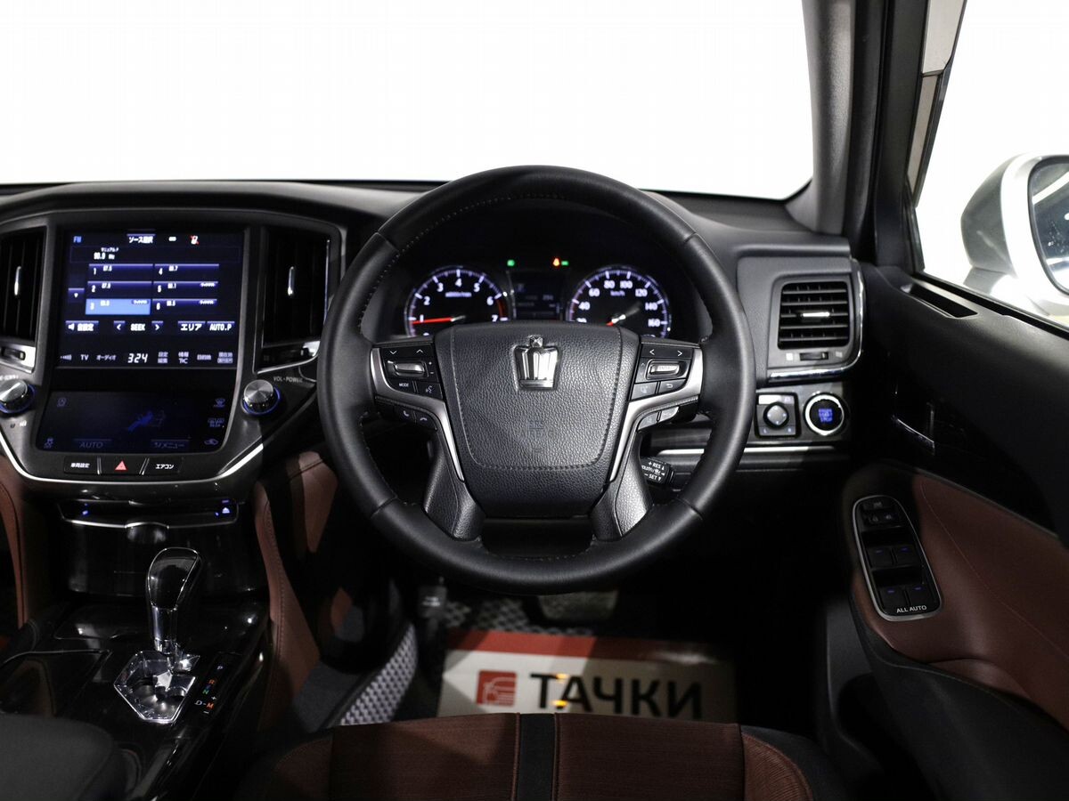 Toyota Crown 2016 - фото автомобиля