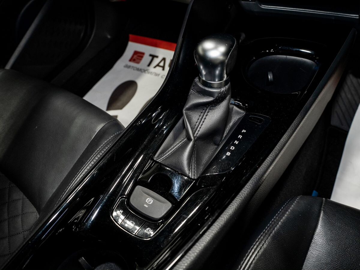 Toyota C-HR 2020 - фото автомобиля