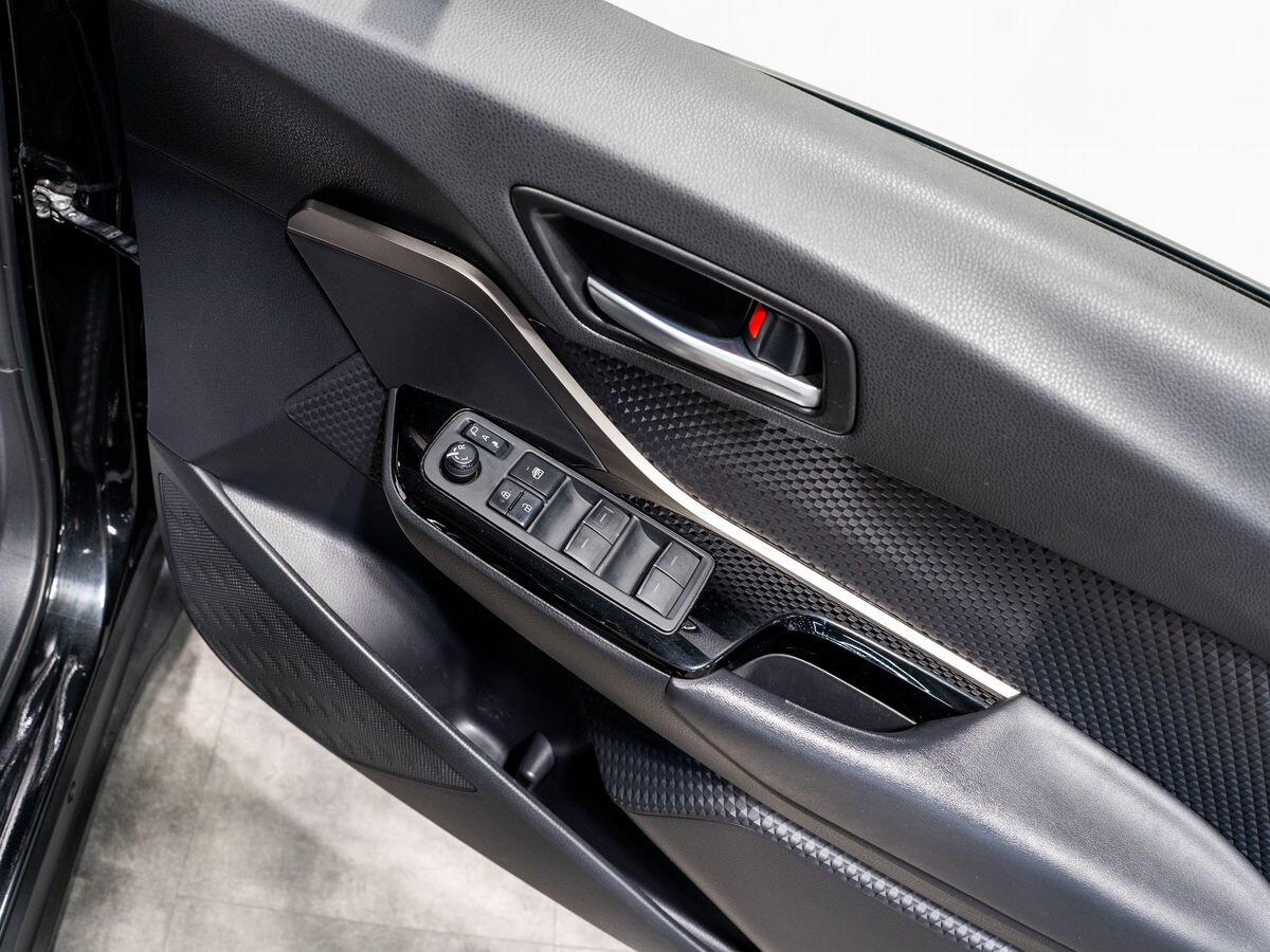 Toyota C-HR 2020 - фото автомобиля