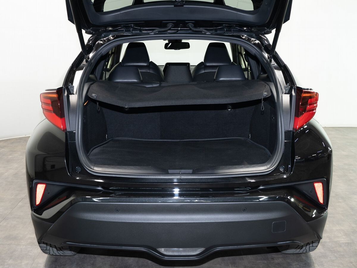Toyota C-HR 2020 - фото автомобиля