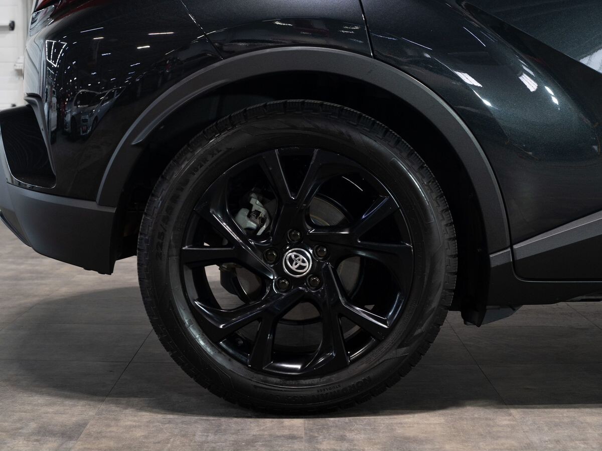 Toyota C-HR 2020 - фото автомобиля